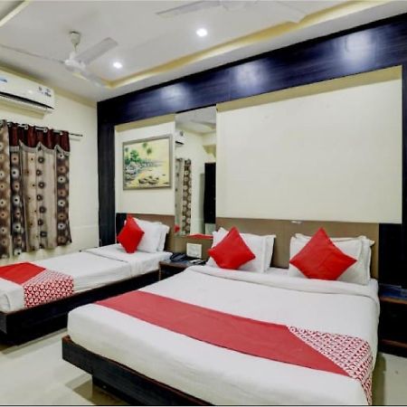 Hotel Krishna Palace Vastrapur Ahmedabad Exterior foto