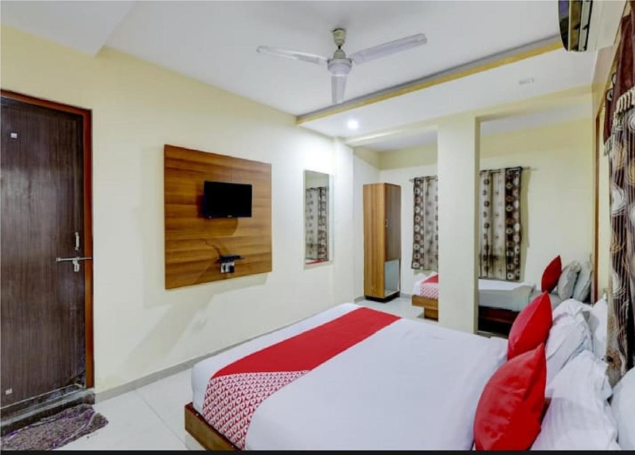 Hotel Krishna Palace Vastrapur Ahmedabad Exterior foto