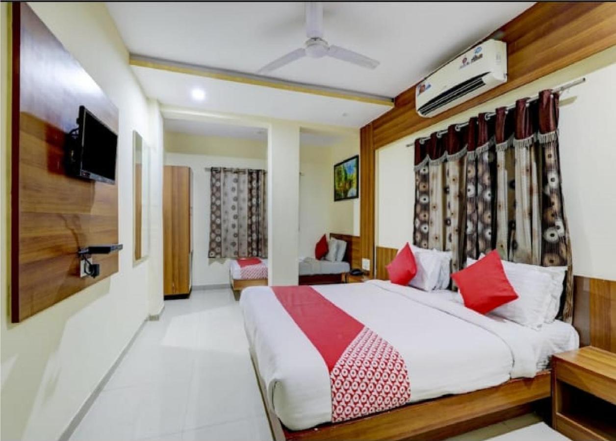 Hotel Krishna Palace Vastrapur Ahmedabad Exterior foto