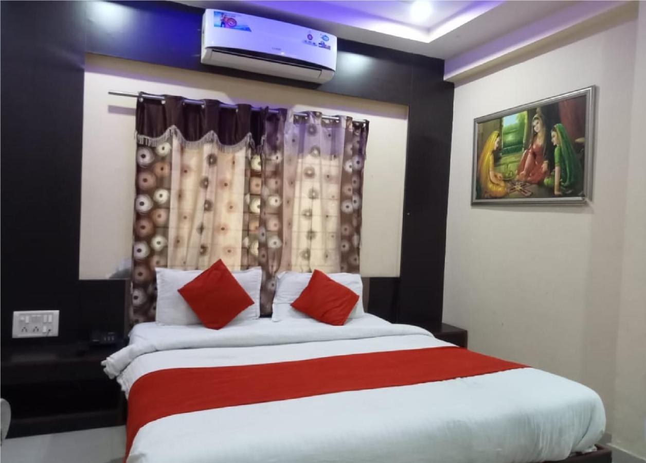 Hotel Krishna Palace Vastrapur Ahmedabad Exterior foto
