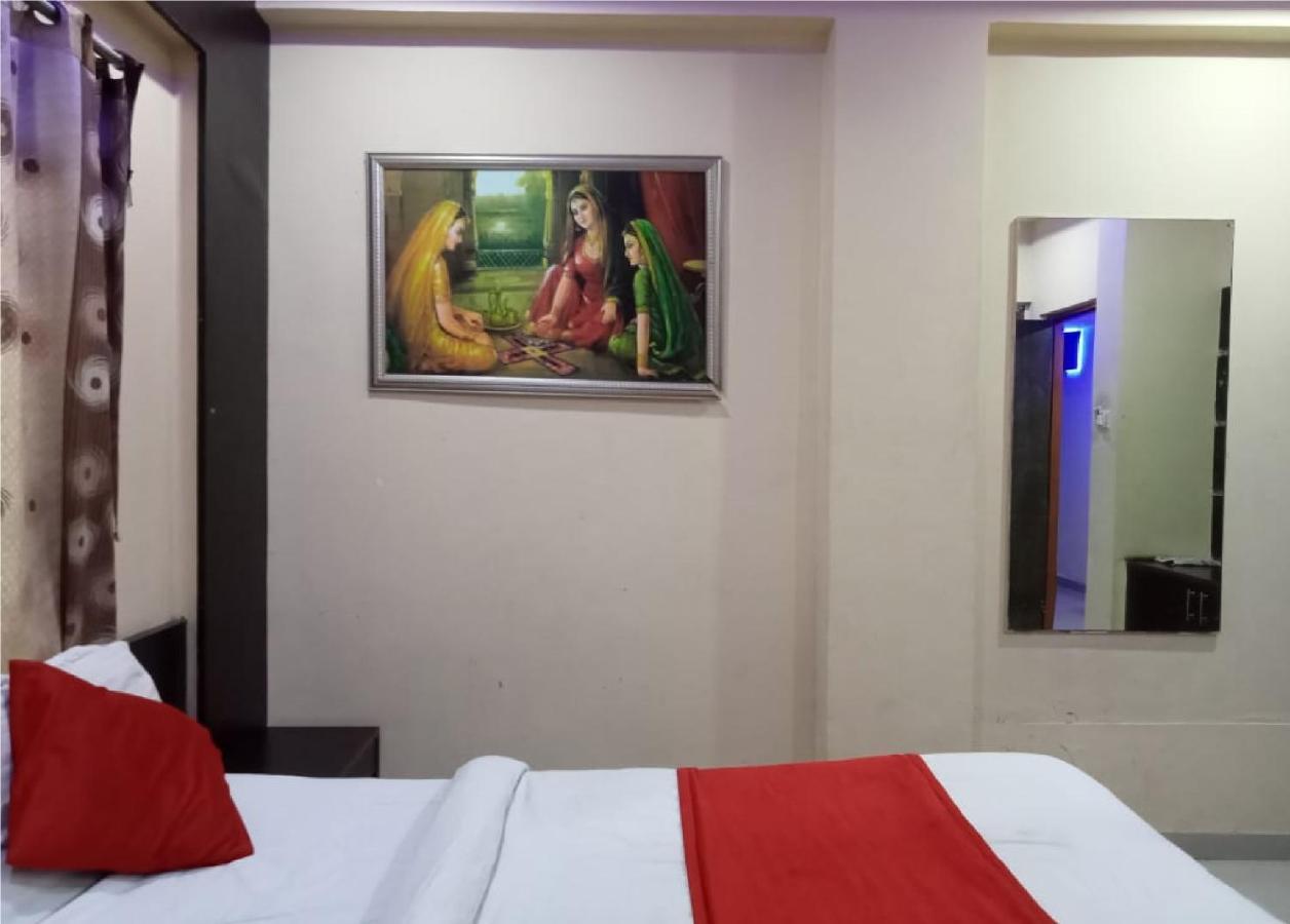 Hotel Krishna Palace Vastrapur Ahmedabad Exterior foto
