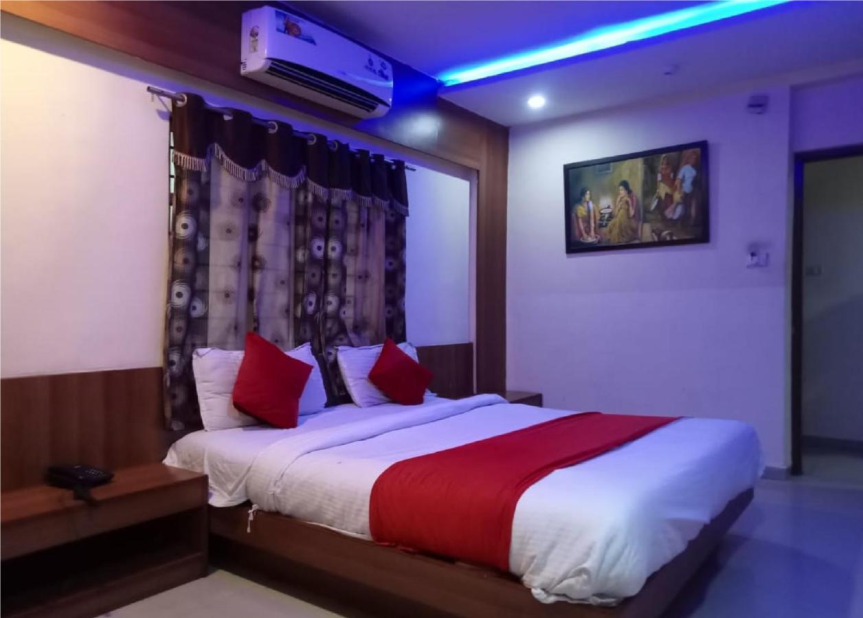 Hotel Krishna Palace Vastrapur Ahmedabad Exterior foto