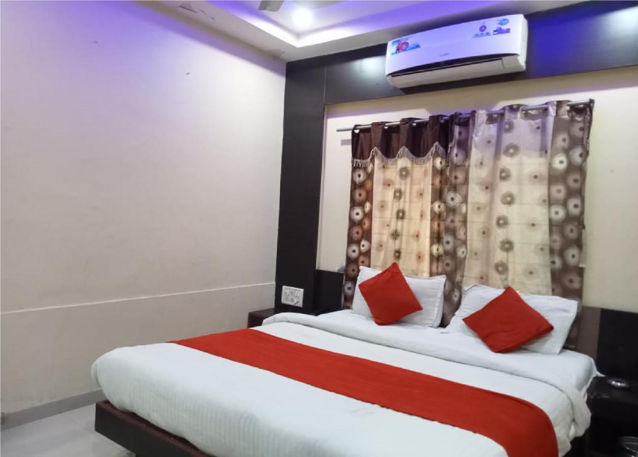 Hotel Krishna Palace Vastrapur Ahmedabad Exterior foto