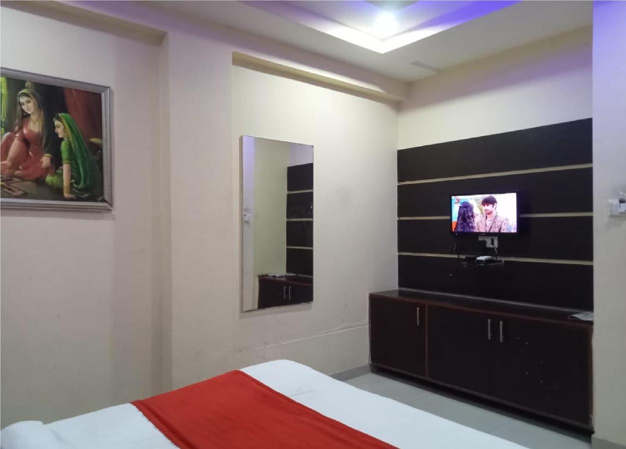 Hotel Krishna Palace Vastrapur Ahmedabad Exterior foto